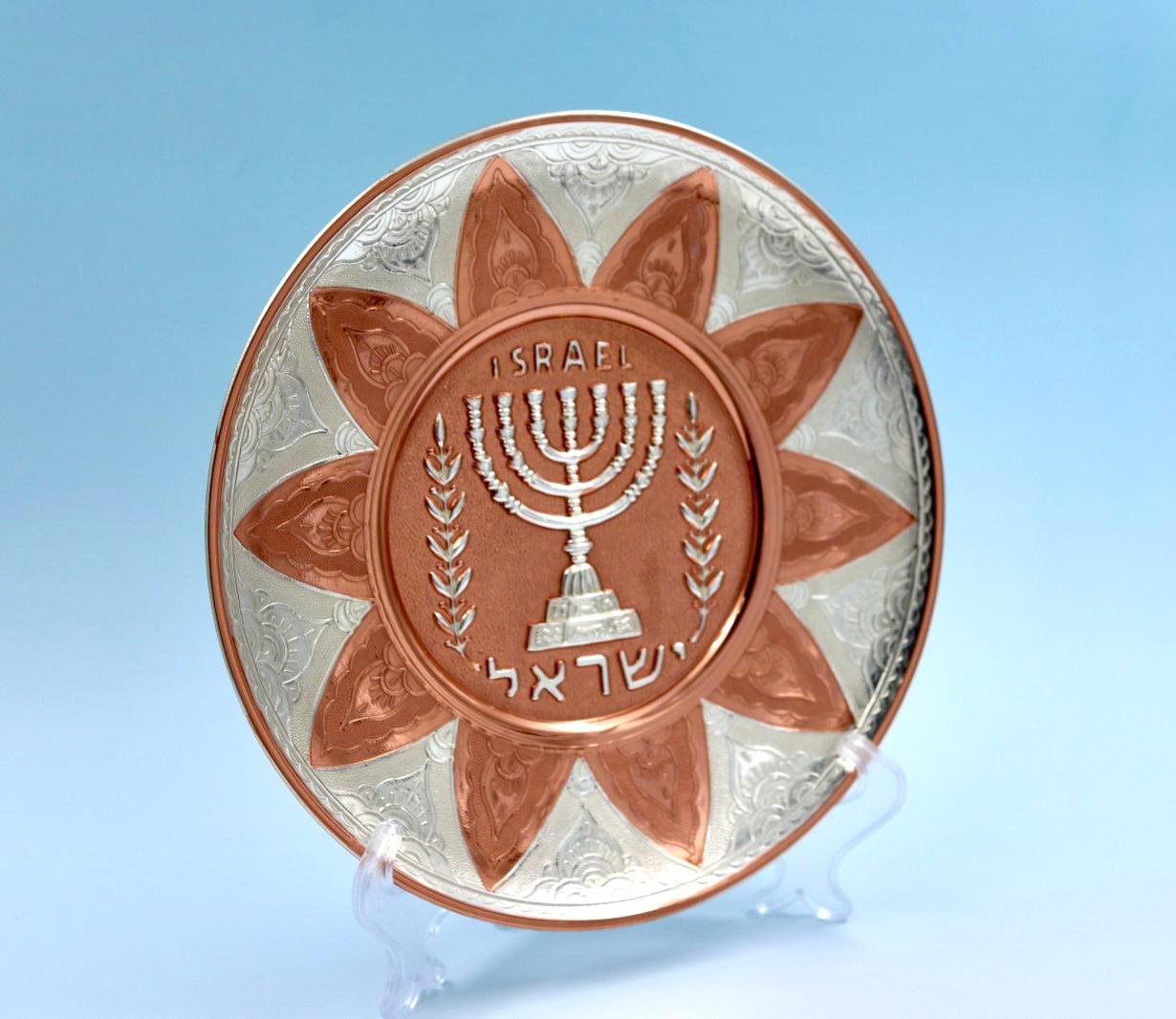 ריקוע נחושת ״המנורה״