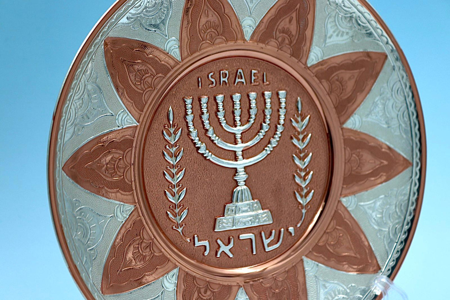 ריקוע נחושת ״המנורה״