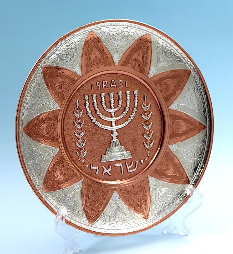 ריקוע נחושת ״המנורה״