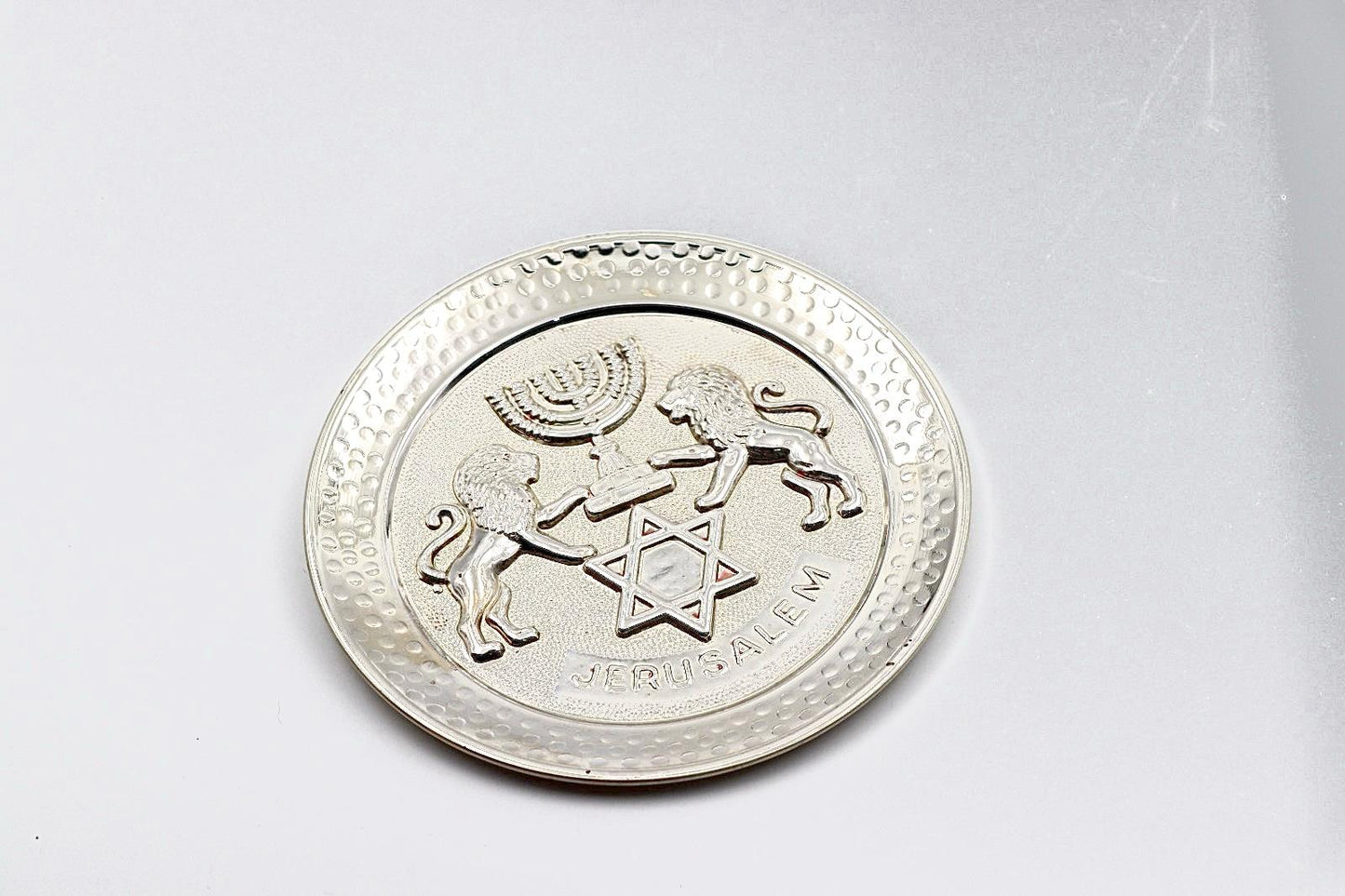 ריקוע נחושת ״שער האריות״